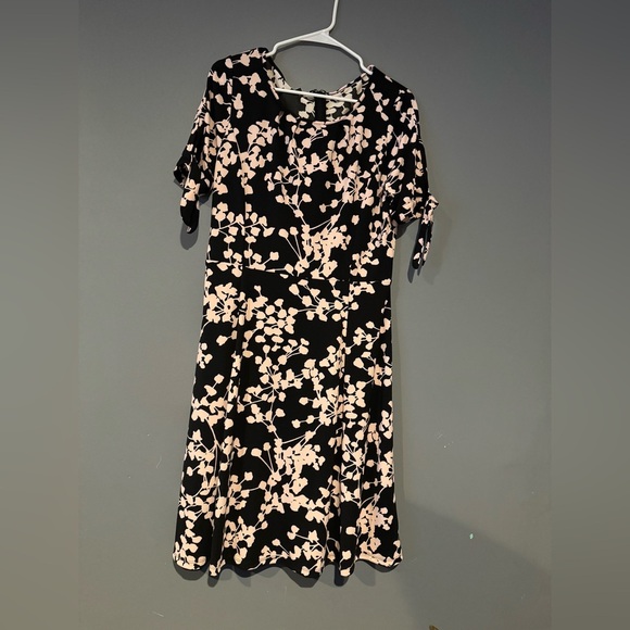 Talbots Black and White A-Line Midi Dress with Flutter Sleeves - Picture 7 of 8